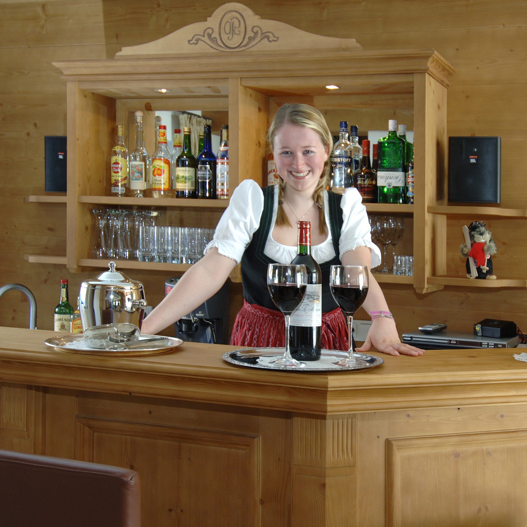 Bar & Barmaid